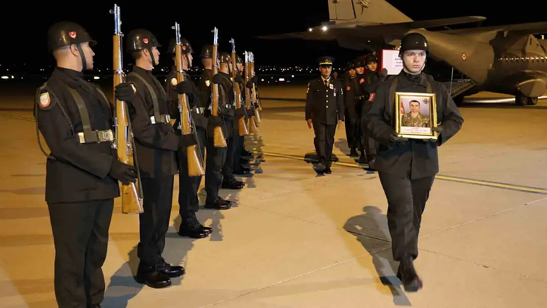 Şehit oğlunu karşılayan baba Hasan Alan: “Ülkesi, devleti, namusu için kahramanca şehit oldu”