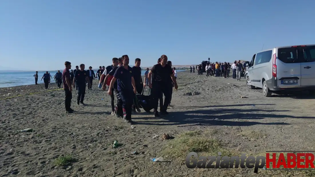 Van Gölü’ne giren çocuklardan 3’ünün cansız bedeni bulundu