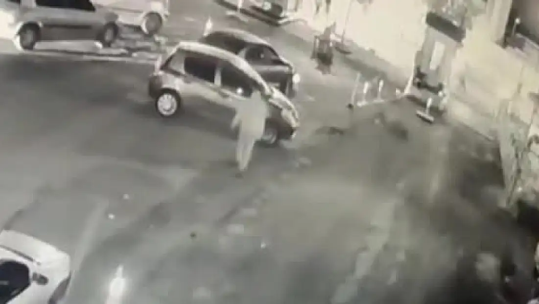 Yere yığıldı, üzerinden otomobil geçti: Kaza anı kamerada