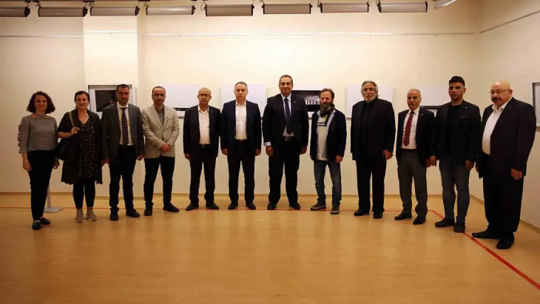 'Siyahtan Beyaza Yalnızlıklar' fotoğraf sergisi