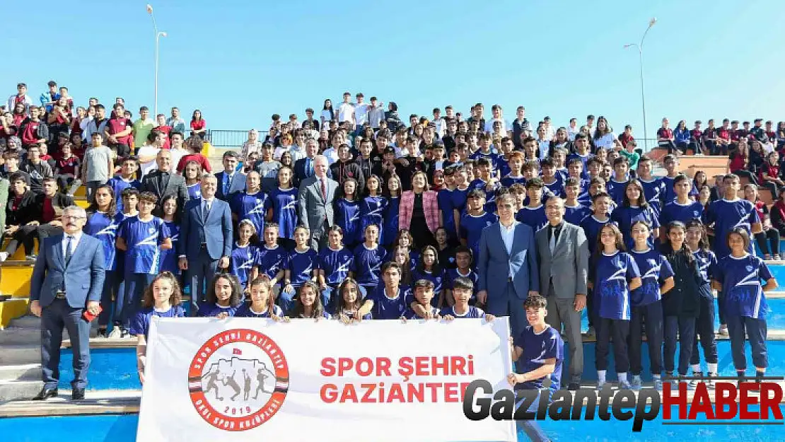 'Spor Şehri'nin okullarına spor malzemesi desteği