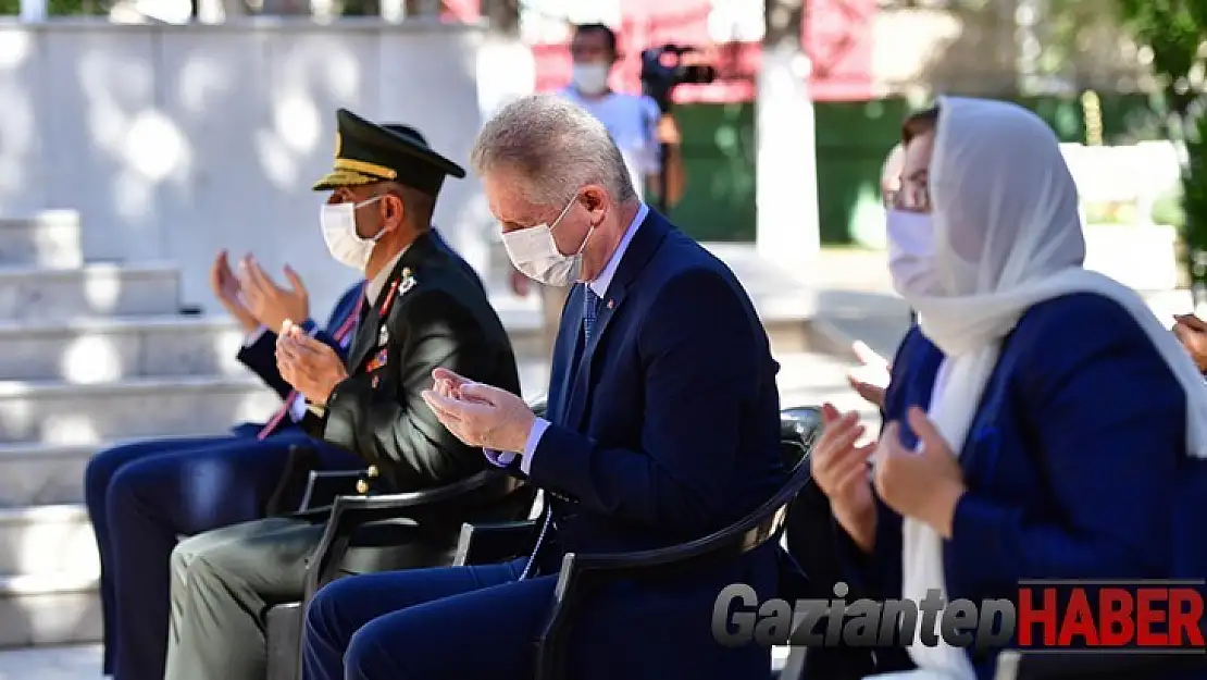 15 Temmuz Demokrasi ve Milli Birlik Günü şehitlik ziyareti ile başladı