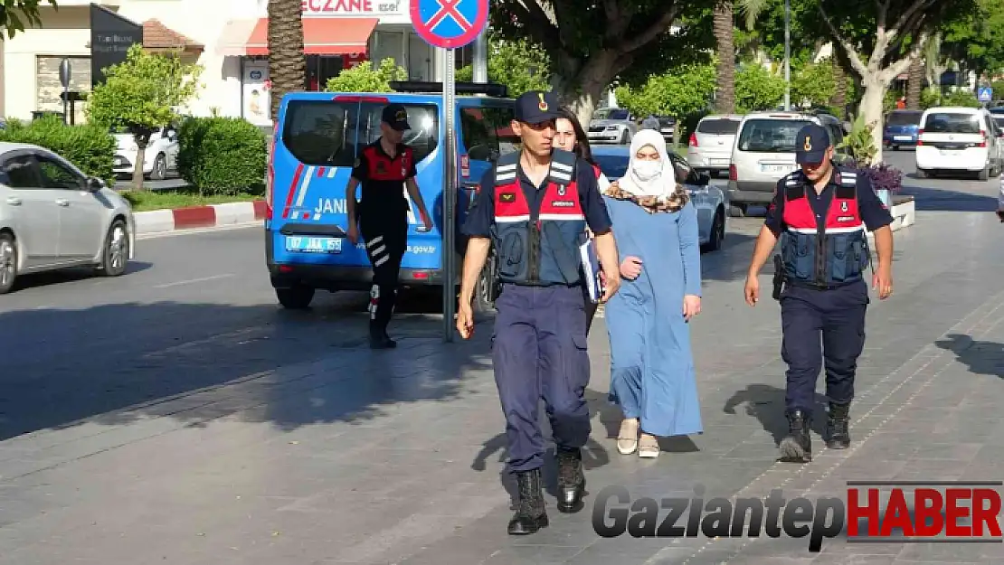 2 yaşındaki bebeğini bıçaklayarak öldüren anne tutuklandı, bebek toprağa verildi