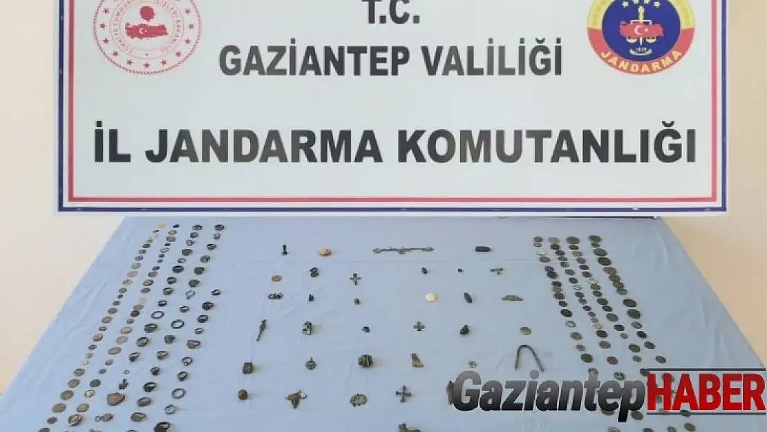 225 adet tarihi eseri satmaya çalışırken yakalandılar