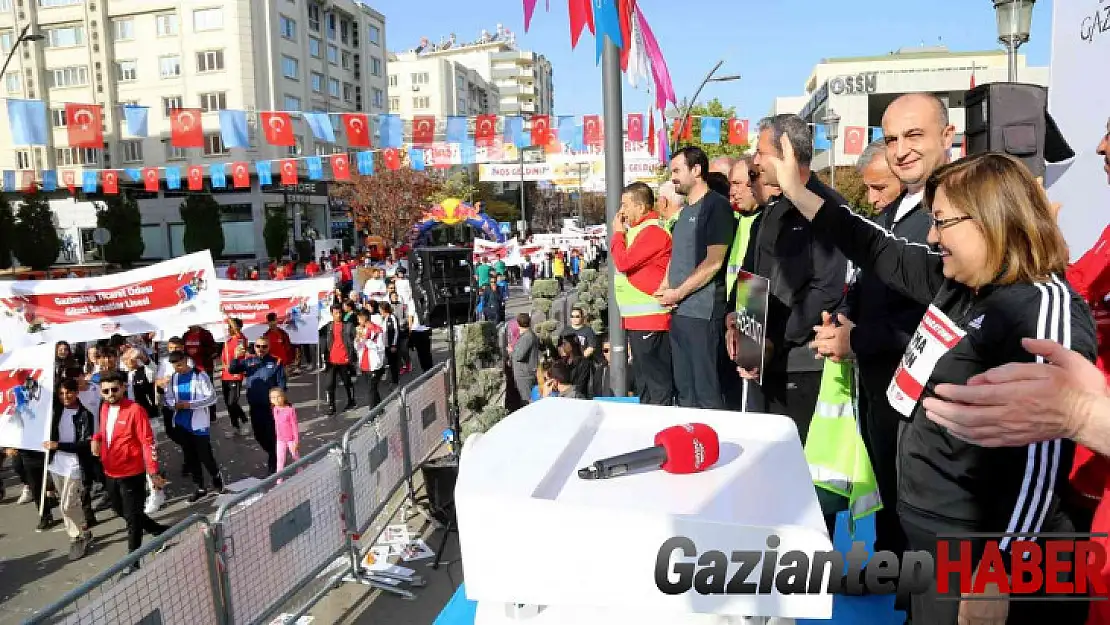 4. Gazi Yarı Maratonu'nda renkli görüntüler