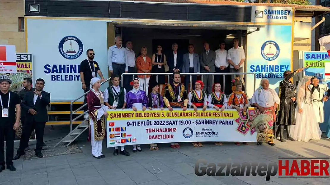 5. uluslararası folklor festivali kortej yürüyüşü