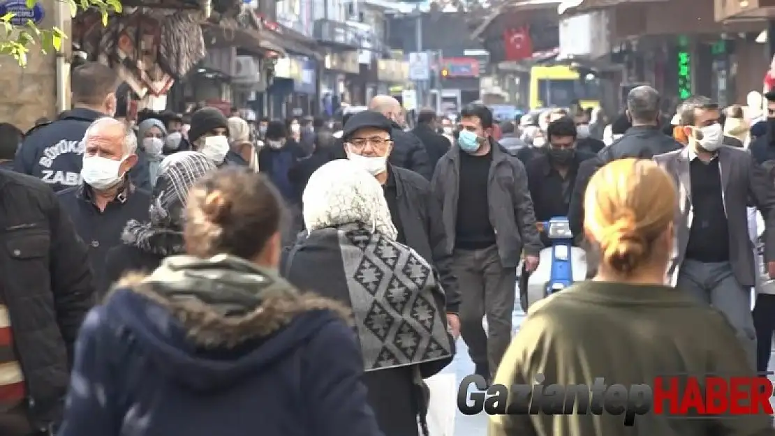 Kısıtlamaya saatler kala Gaziantep'te caddeler insanlarla doldu