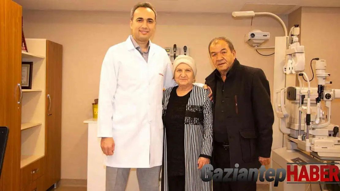 67 yaşında gözlüklerinden kurtuldu