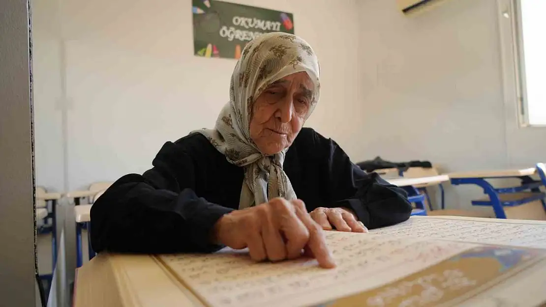 87 yaşında Kur'an-ı Kerim okumayı öğrendi