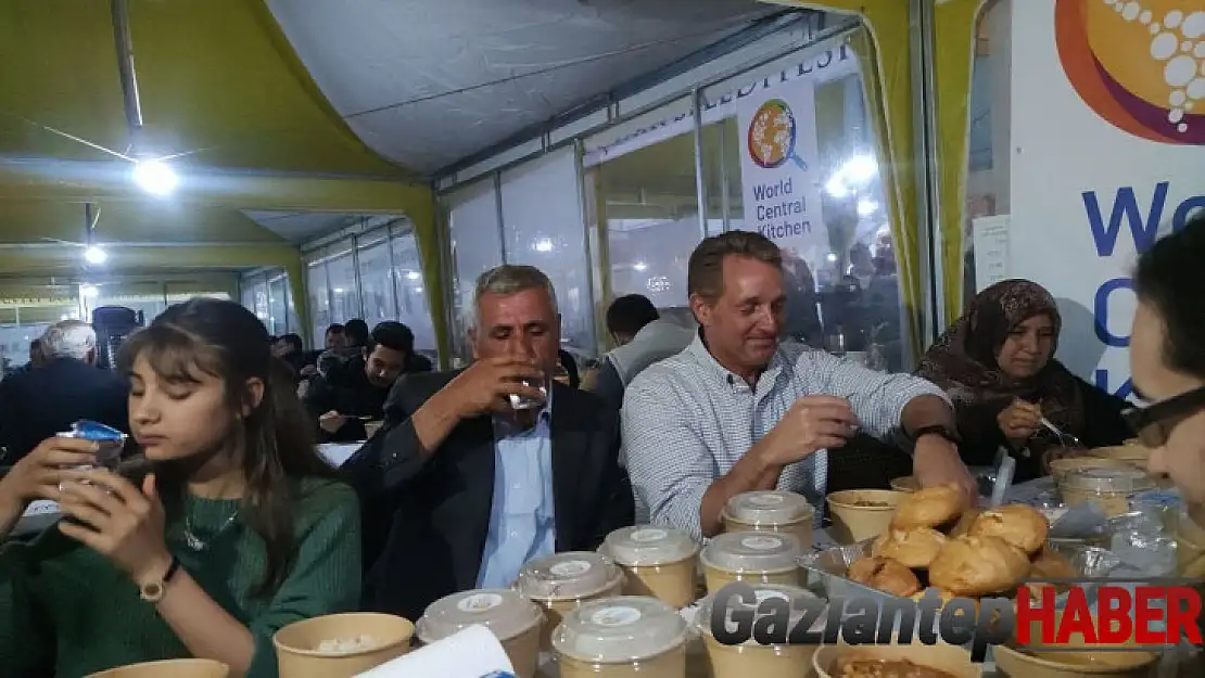 ABD Büyükelçisi Flake, İslahiye'de depremzedelerle iftar yaptı