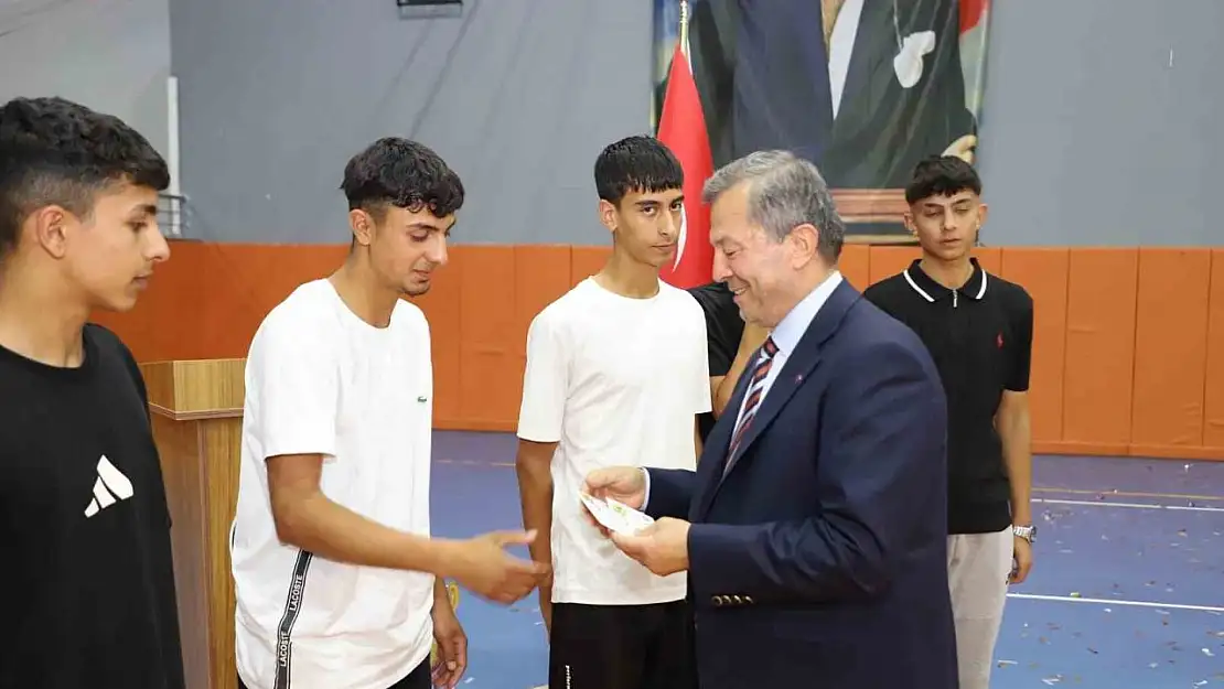 Adil Sani Konukoğlu Spor Lisesi'nde mezuniyet heyecanı