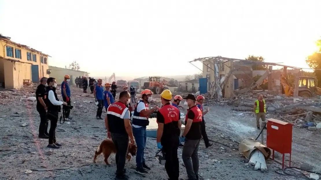 Afet Kriminal İnceleme ekibi Hendek'te havai fişek fabrikası patlama bölgesinde
