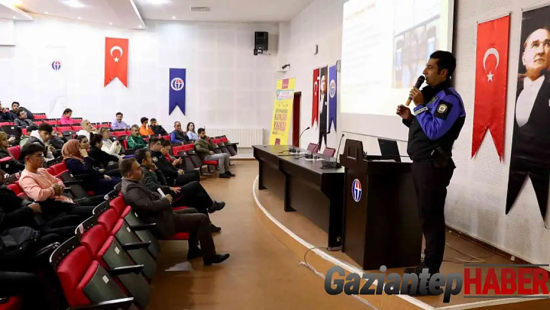 Akademisyen ve öğrencilere 'kadına el kalkmaz' semineri