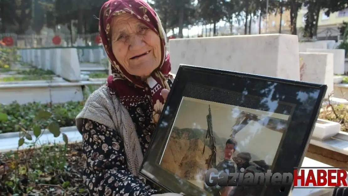 Alzaymır hastası şehit annesi her şeyi unuttu ama şehit oğlunu unutmadı