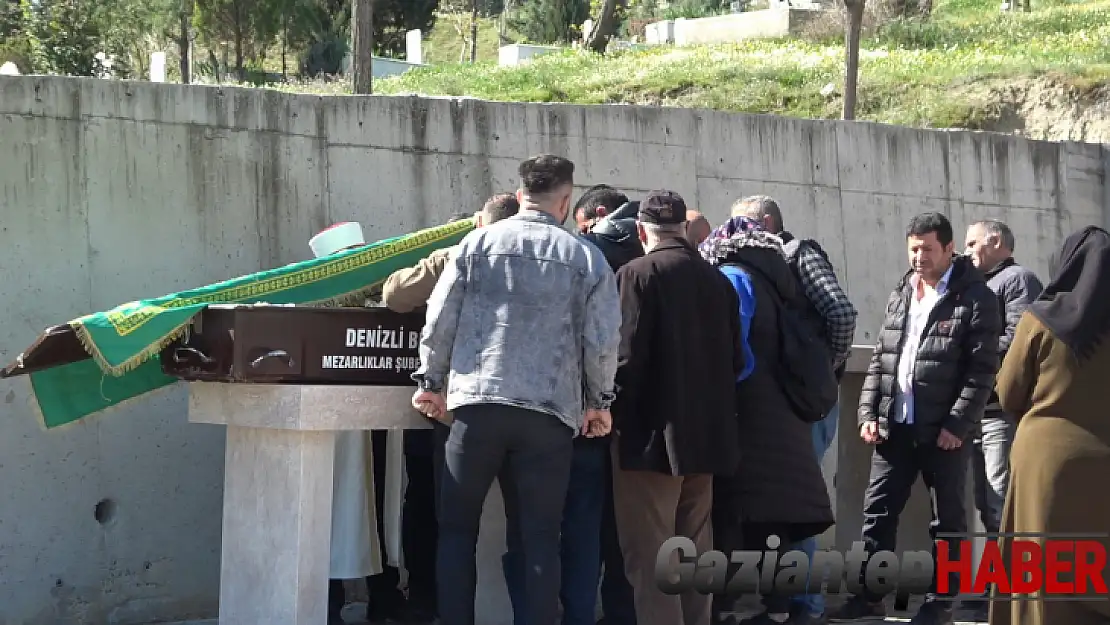 Denizli'de annesinin boğarak öldürdüğü Zeynep bebek son yolculuğuna uğurlandı