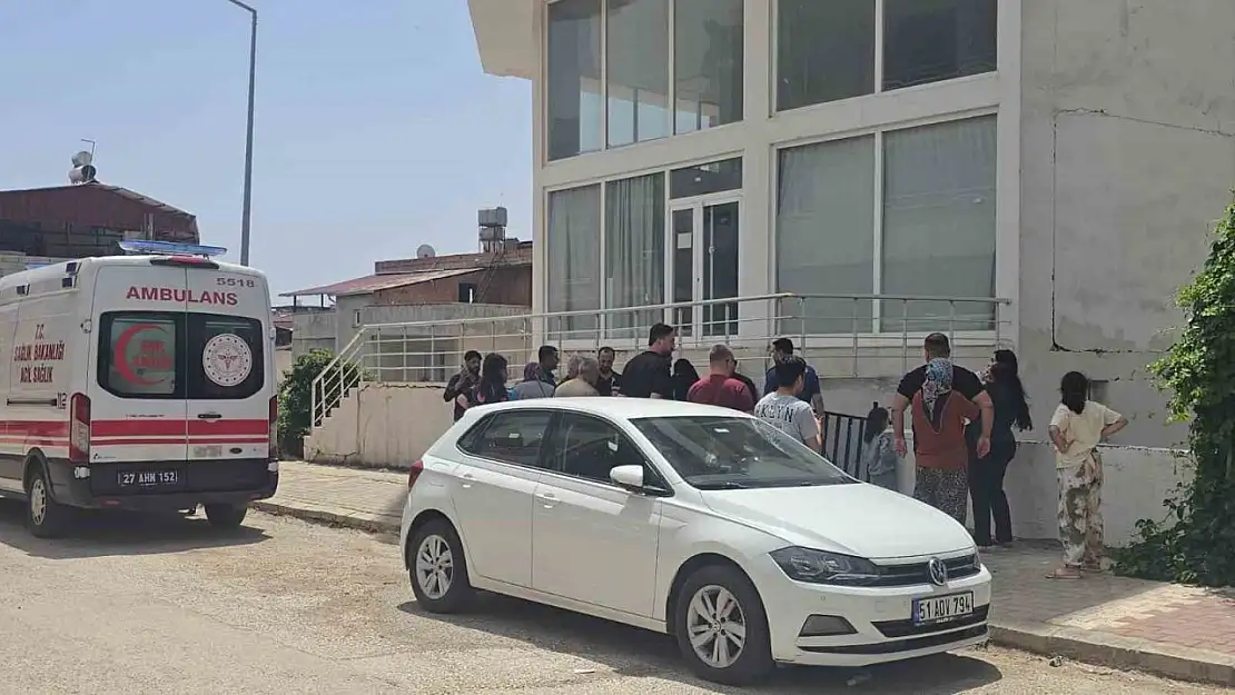 Apartmanın havalandırma kısmında yakılan ateş binayı ayağa kaldırdı