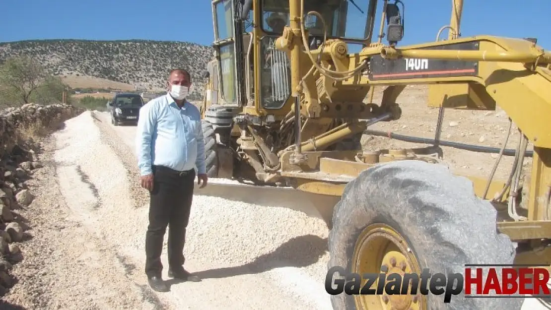 Araban'da bozuk yollarda asfalt çalışmaları sürüyor