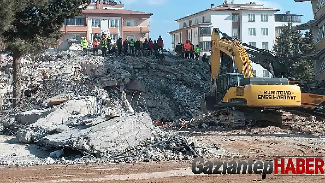 Ayşe-Mehmet Polat Sitesi'nde arama kurtarma çalışmaları 131 saattir sürüyor