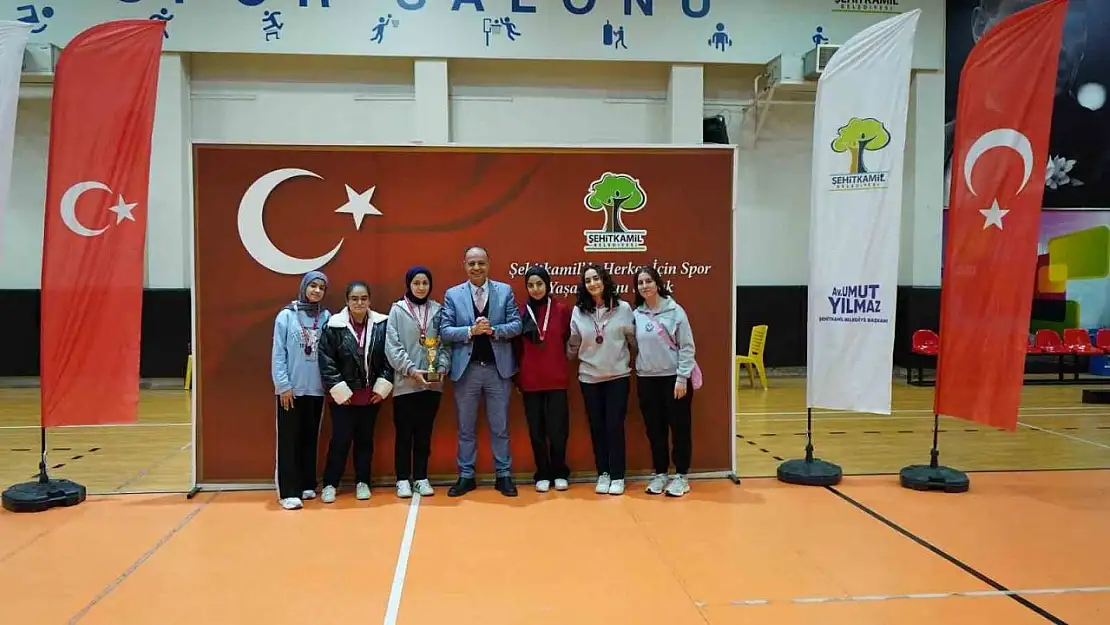 Badminton Kurtuluş Kupası'nda şampiyonlar belli oldu