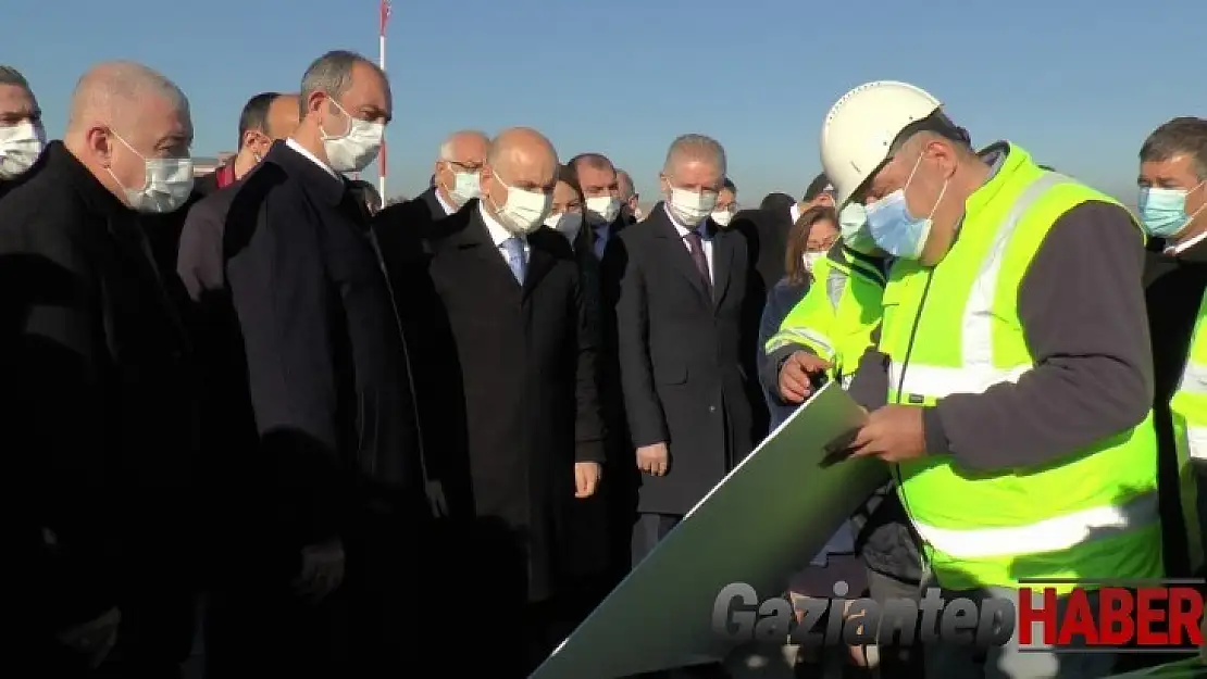 Bakan Karaismailoğlu ve Bakan Gül Gaziantep Havalimanı inşaatında incelemelerde bulundu