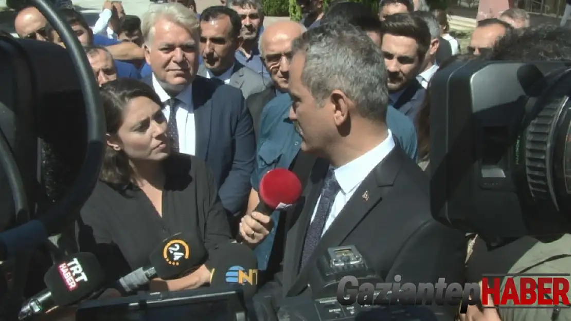 Bakan Özer: 'Polisi ve öğretmeni karşı karşıya getirecek her türlü manipülasyona karşıyız'