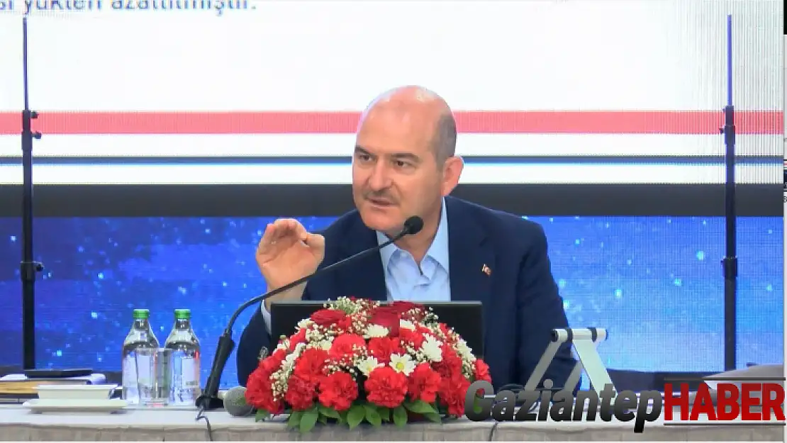 Bakan Soylu: 'Sınır duvarlarını doğuda yapmasaydık, sınırlarımızda biriken toplam 8 milyon insan daha Türkiye'ye gelecekti'