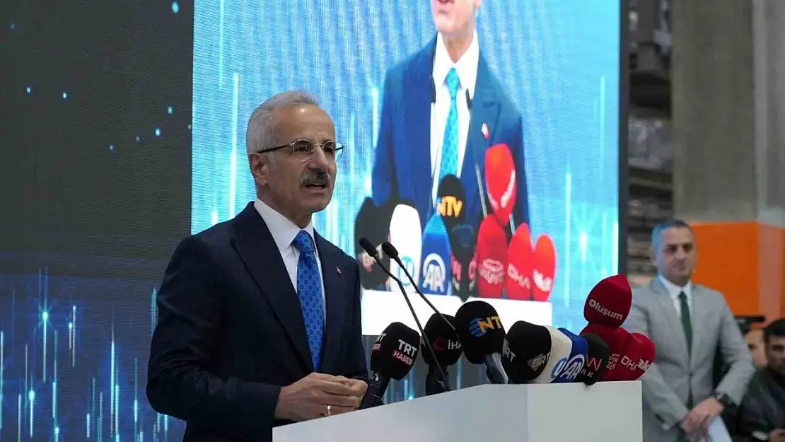 Bakan Uraloğlu: 'Yıl sonuna kadar kalan 28 vagondan oluşan 7 seti de teslim edeceğiz'