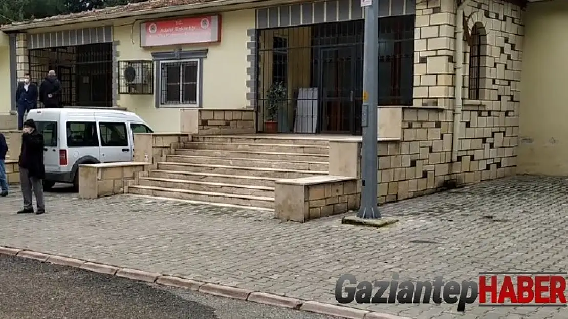 Balkondan düşen galerici hayatını kaybetti