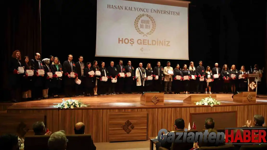 Başarılı akademisyenler ödüllendirildi
