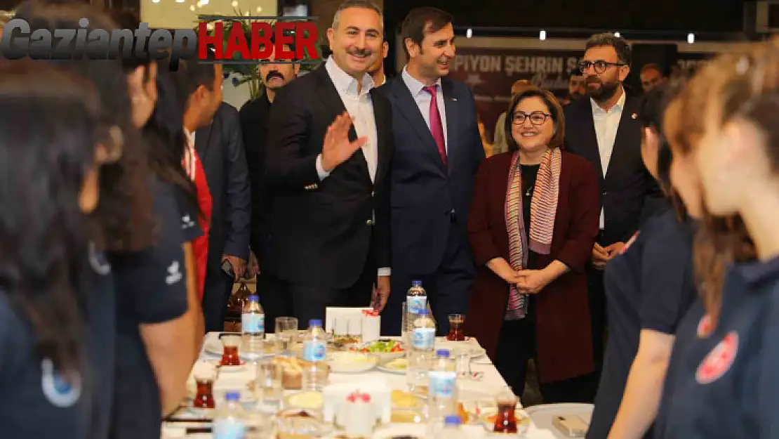 Başarılı sporcular, Fatma Şahin ile bir araya geldi