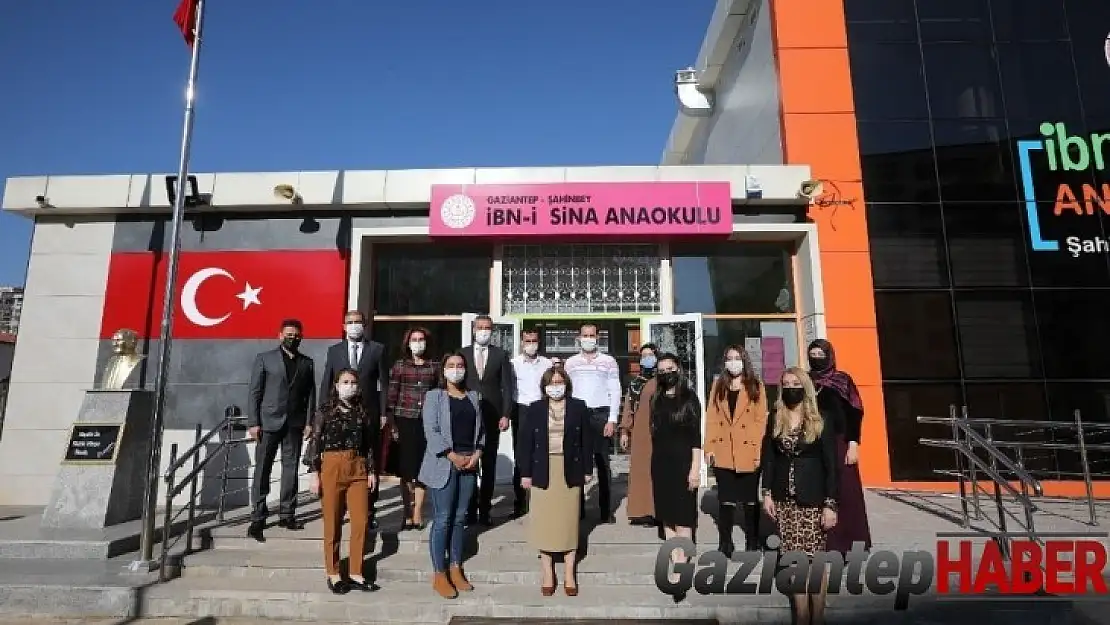 Başkan Fatma Şahin masal okuyor