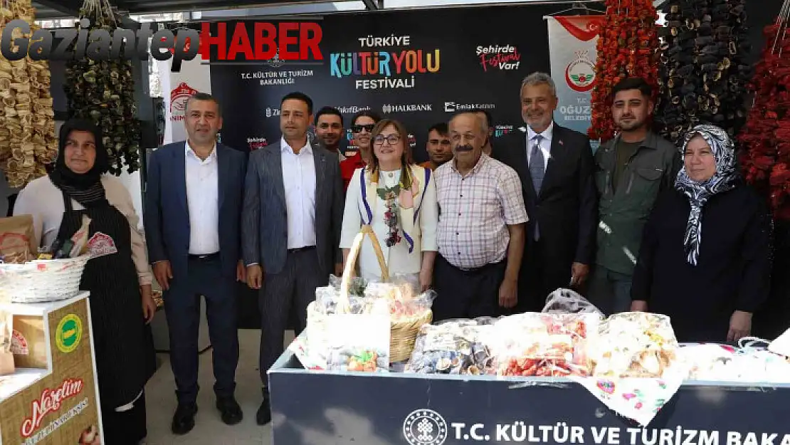 Başkan Şahin festival alanında vatandaşlarla bir araya geldi