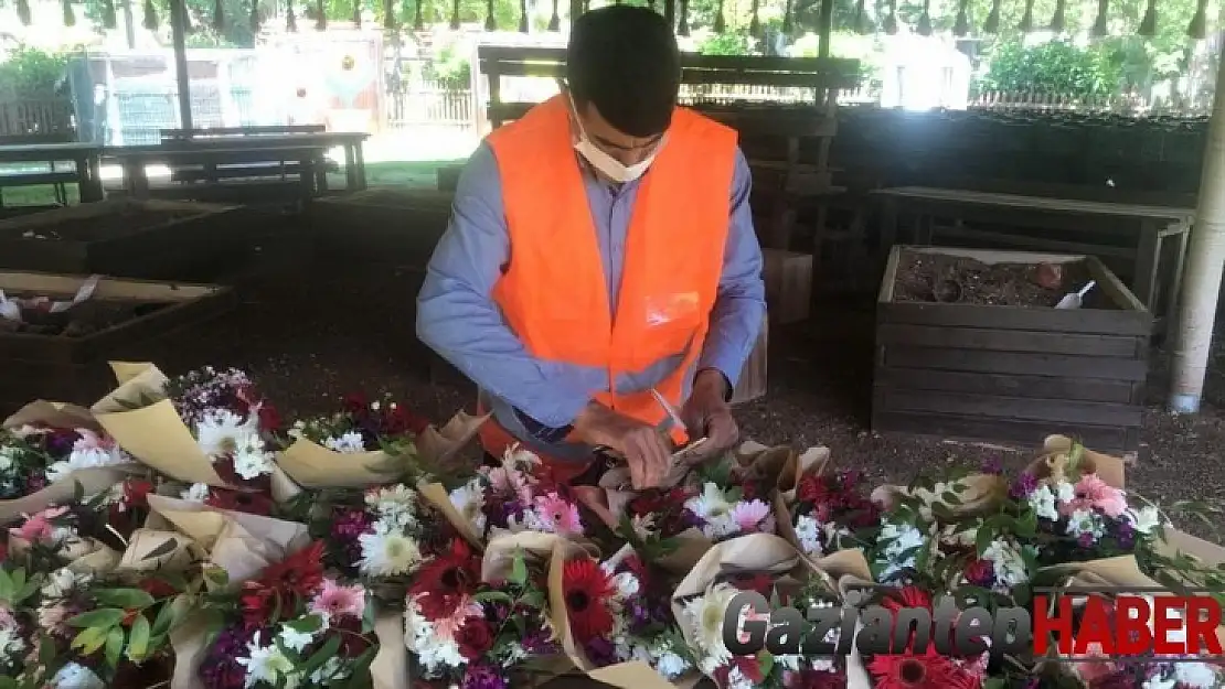 Bayram öncesinde şehit ve gazi ailelerine çiçek