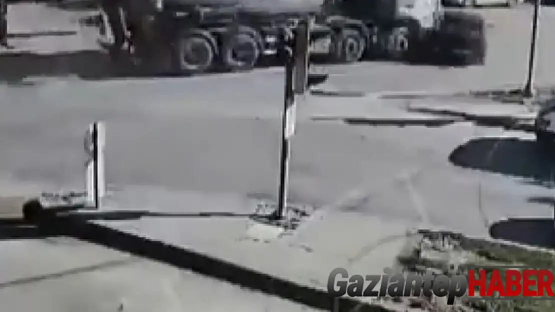 Beton mikseri aracı altına aldı