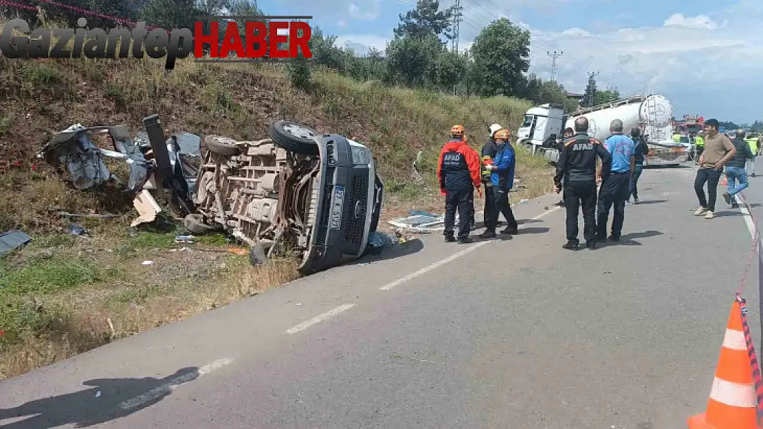 Beton tankerinin minibüsü biçtiği kazada 8 kişi öldü, 11 kişi yaralandı