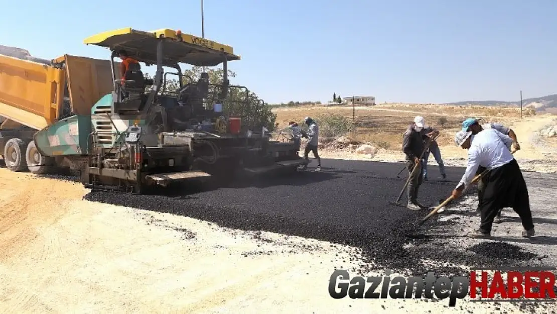 Beykent mahallesinde yeni açılan yollar asfaltlanıyor