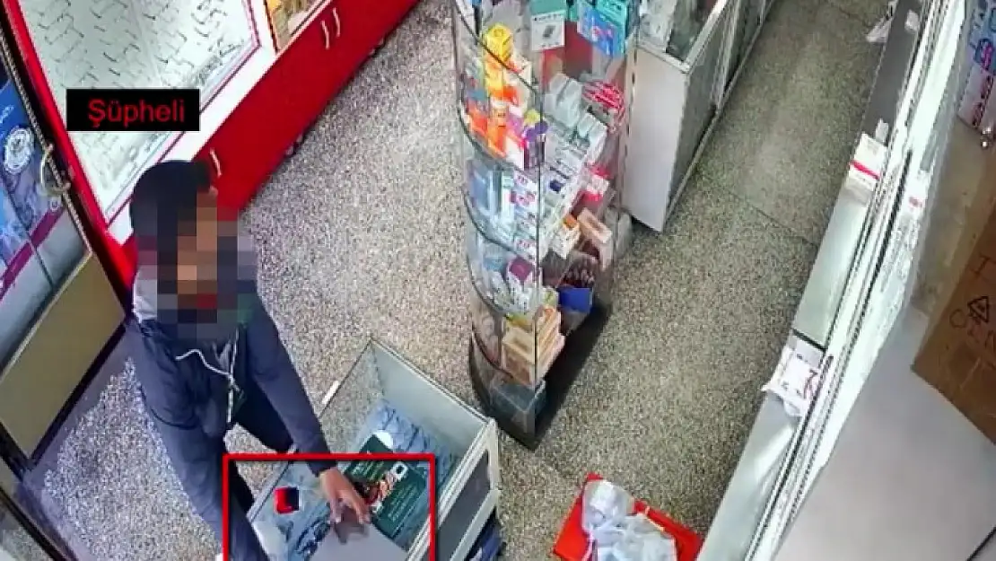 Bilgisayar hırsızı güvenlik kamerasına yakalandı