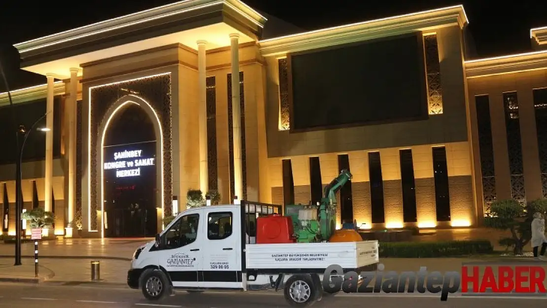 Bin 500 kişilik ekip Gaziantep'i tepeden tırnağa ilaçlıyor