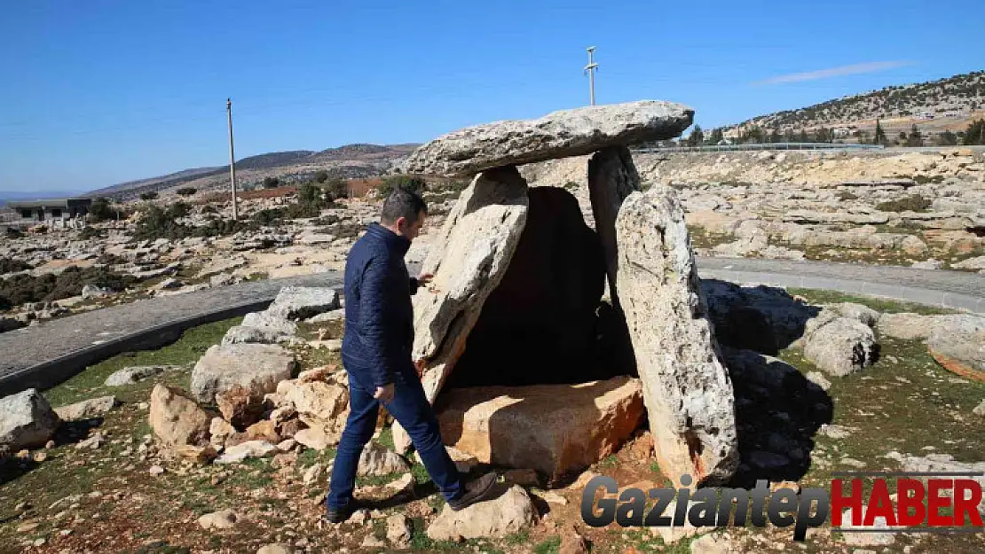 Binaları yerle bir eden deprem dolmen mezarlara hasar vermedi