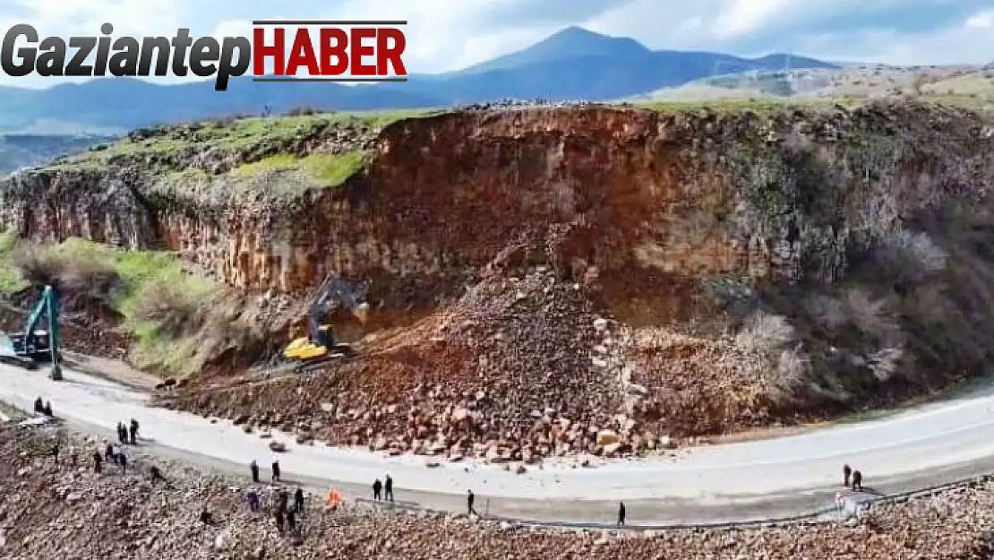 Bitlis-Baykan karayolunda heyelan