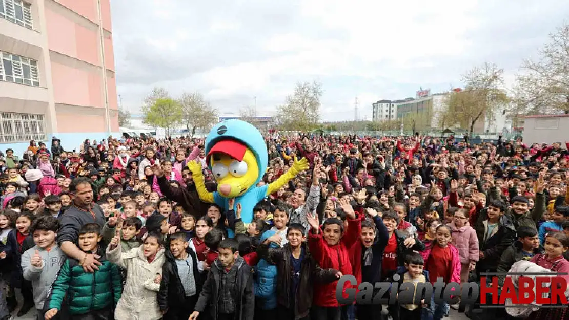 Büyükşehir'den afetzede çocuklar için sinema etkinliği