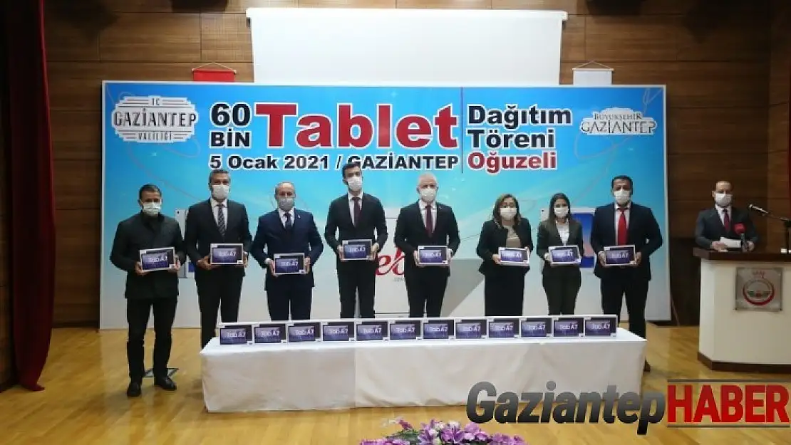 Büyükşehir öğrencilere tablet dağıtımına başladı