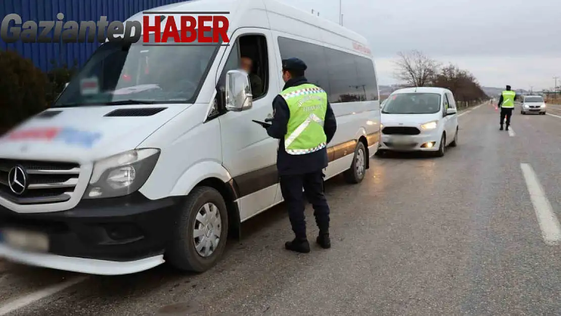 Çakar lamba yasağına uymayan 195 sürücüye ceza