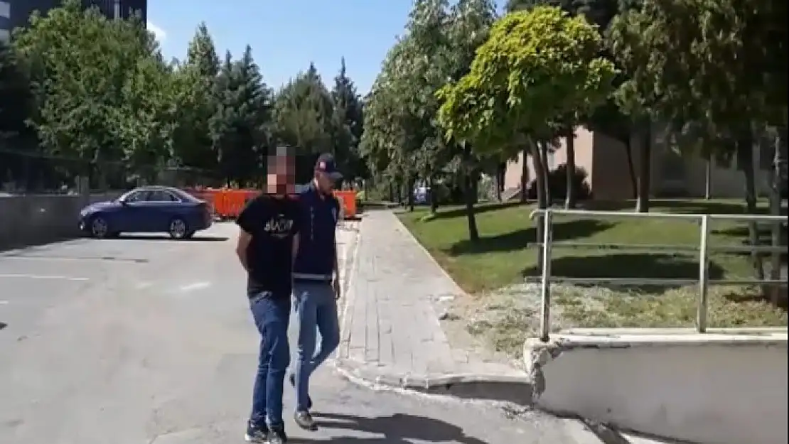Camide hırsızlık yapan şüpheli kameralara yansıdı