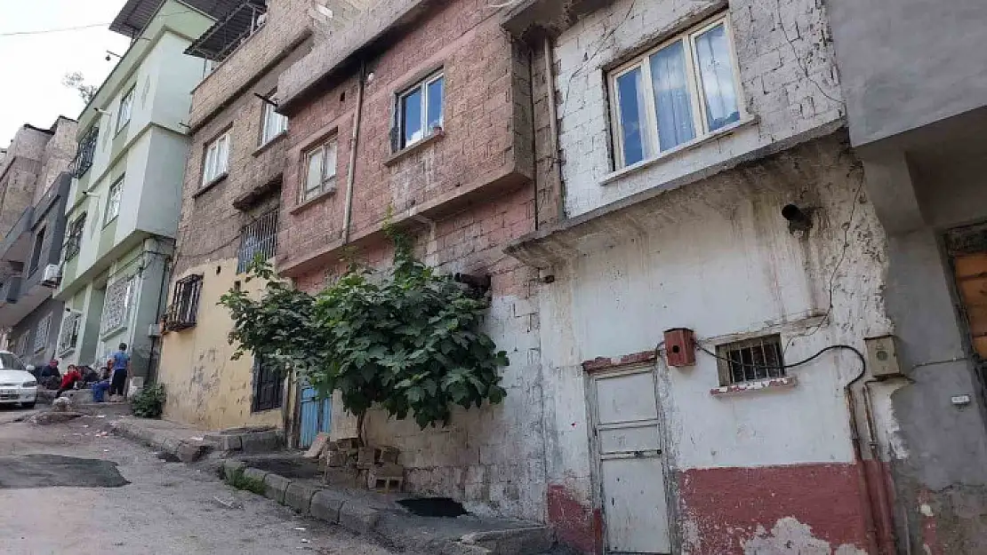 Çanak anteni düzeltmek isterken canından oldu