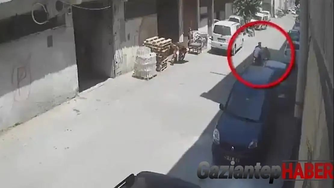 Cep telefonu ile konuşurken hayatının şoku yaşadı
