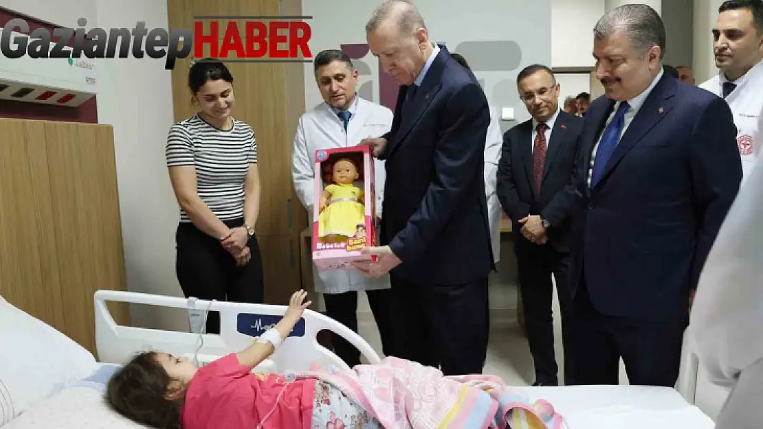 Cumhurbaşkanı Erdoğan açılışını yaptığı hastanede tedavi gören çocukları ziyaret etti