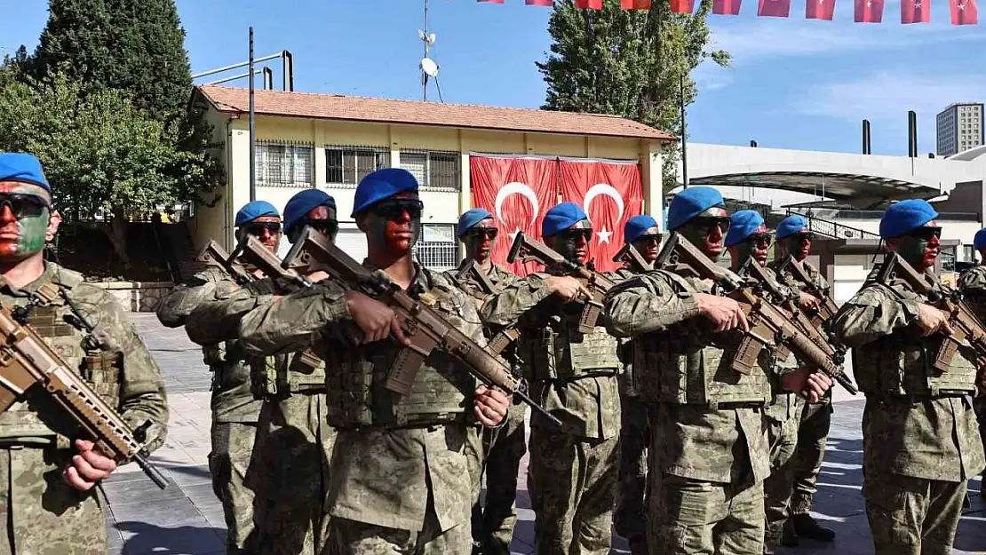 Cumhuriyet Bayramı kutlamalarında komandoların gösterisi nefes kesti