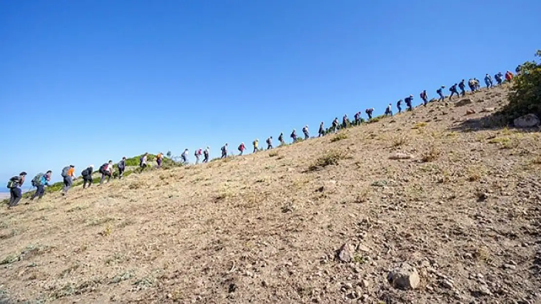 Dağcılar Van Gölü için tırmandı