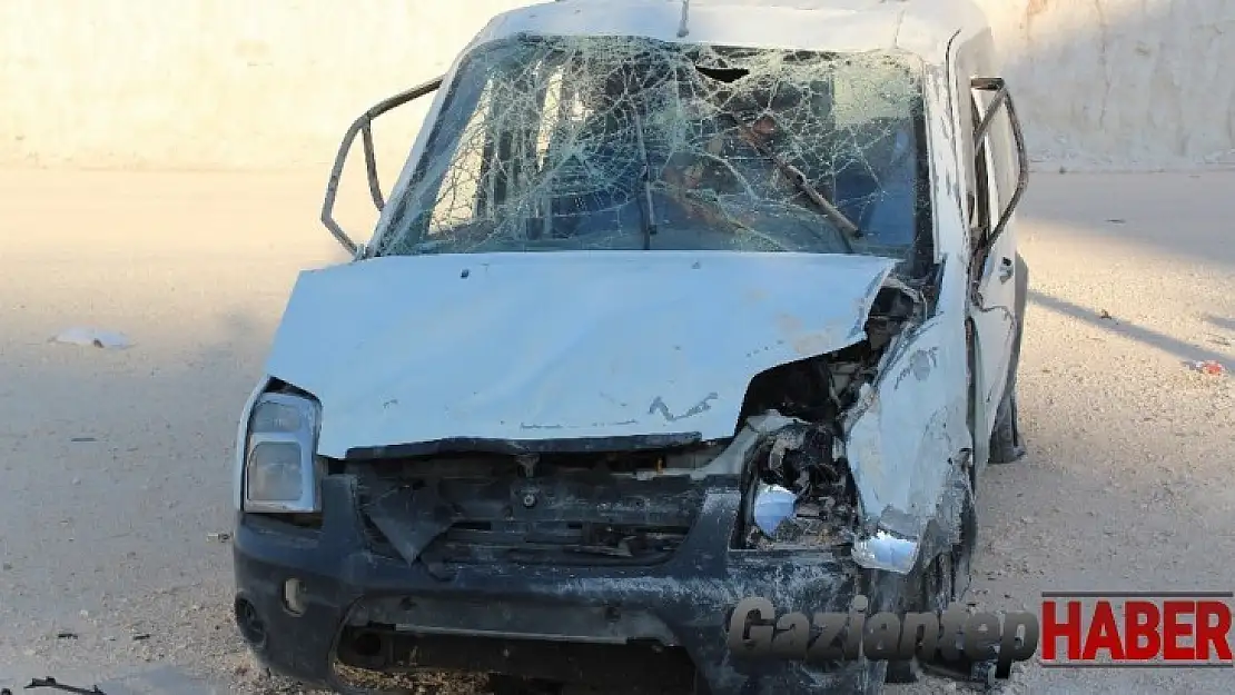 Defalarca takla atan araçtan sağ çıktılar